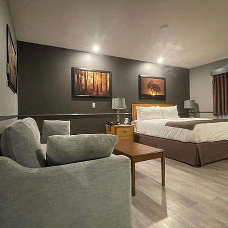 Travelodge By Wyndham Brandon Exteriör bild