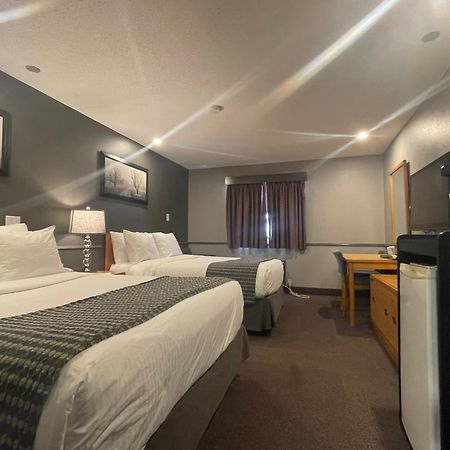 Travelodge By Wyndham Brandon Exteriör bild