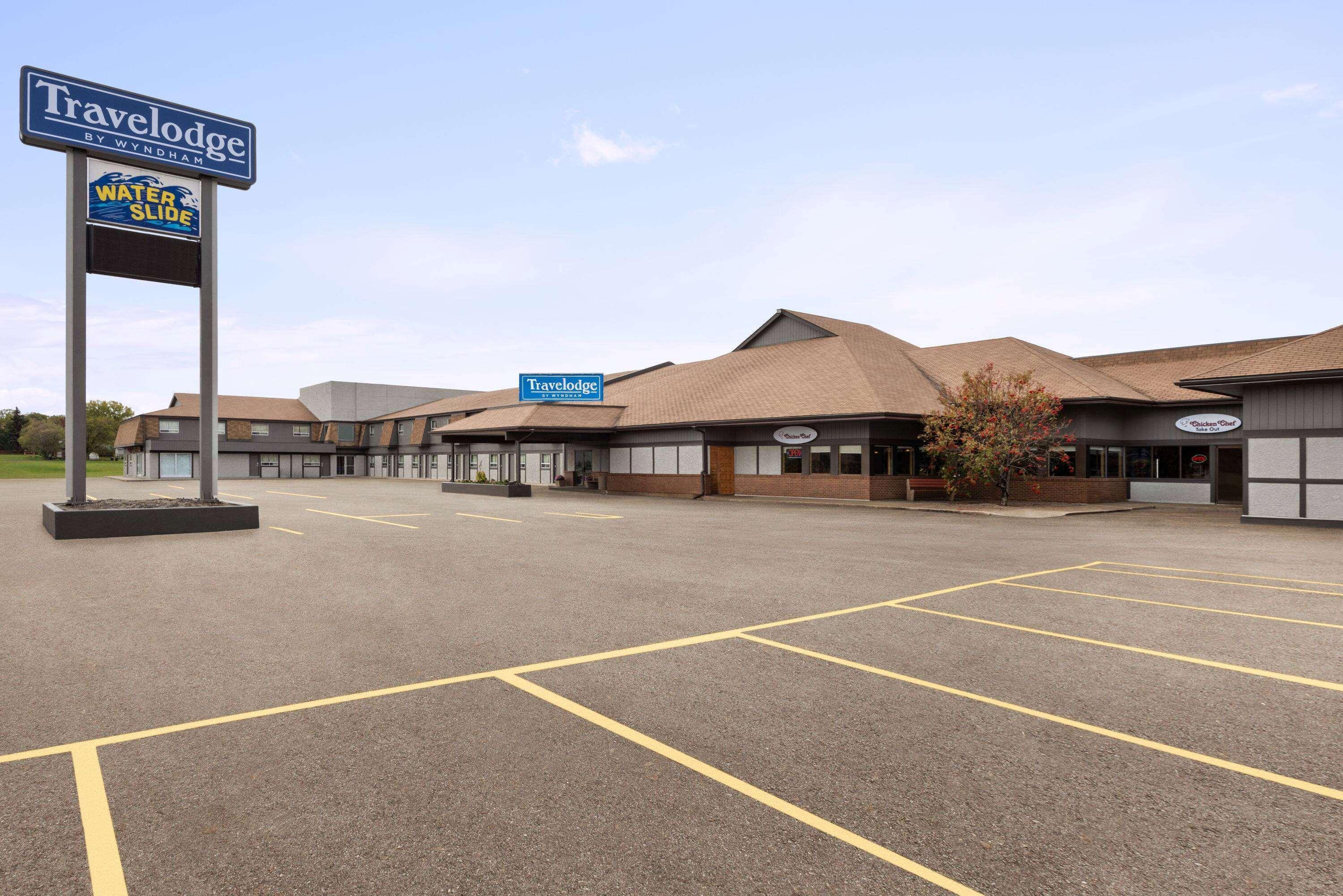 Travelodge By Wyndham Brandon Exteriör bild