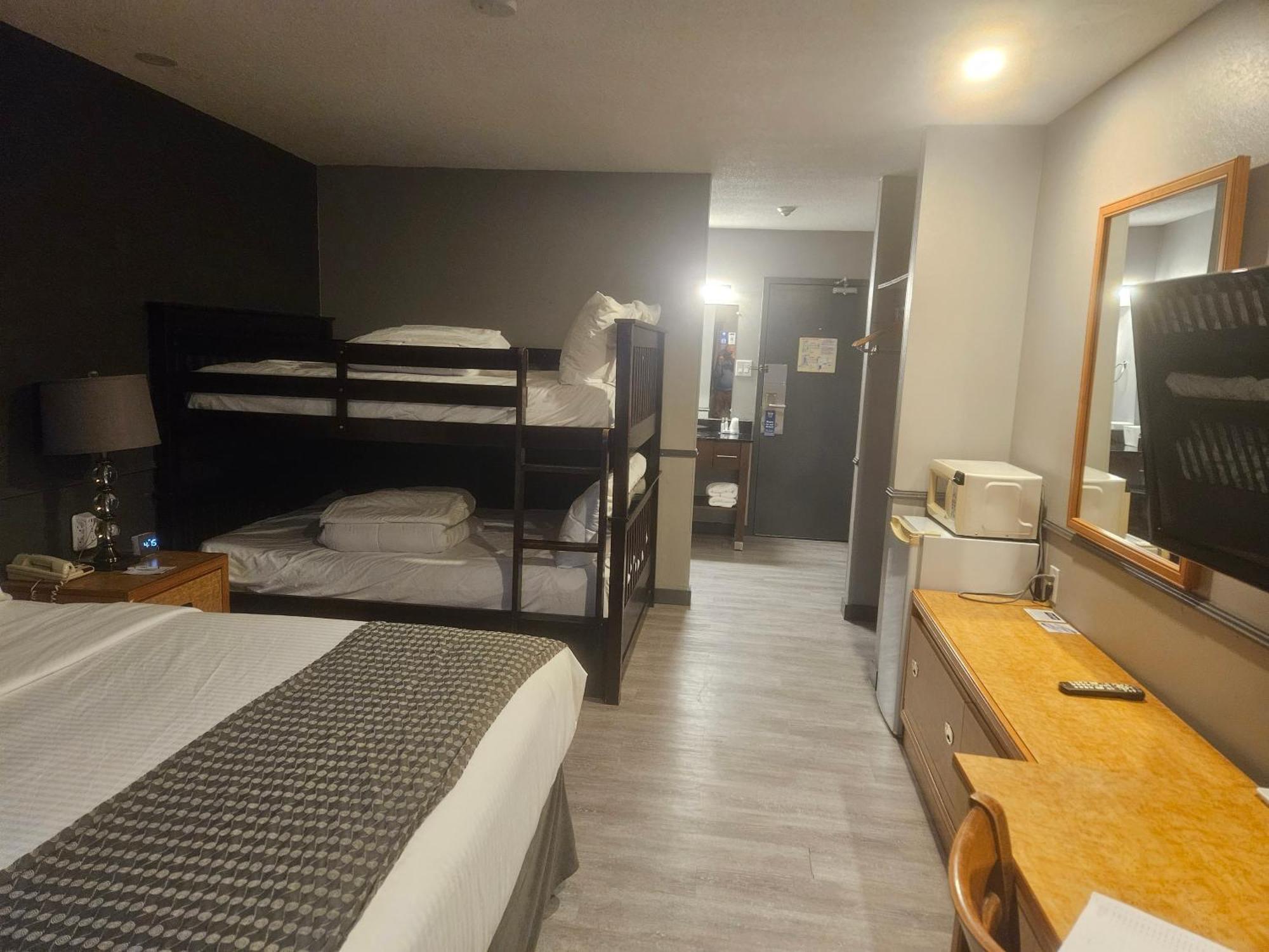Travelodge By Wyndham Brandon Exteriör bild