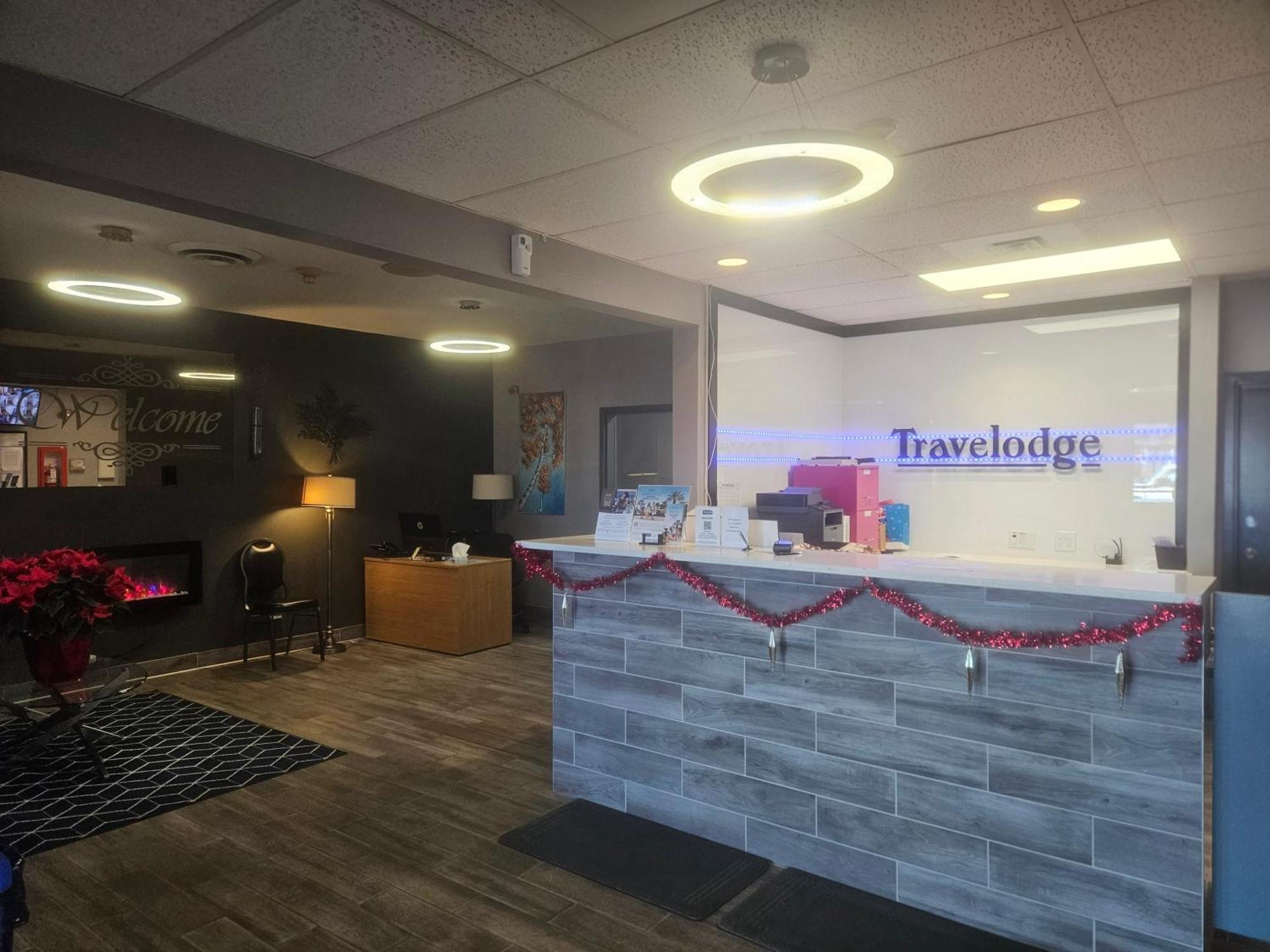 Travelodge By Wyndham Brandon Exteriör bild