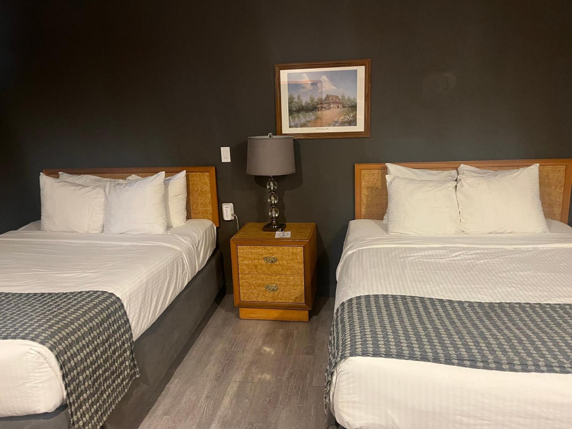 Travelodge By Wyndham Brandon Exteriör bild