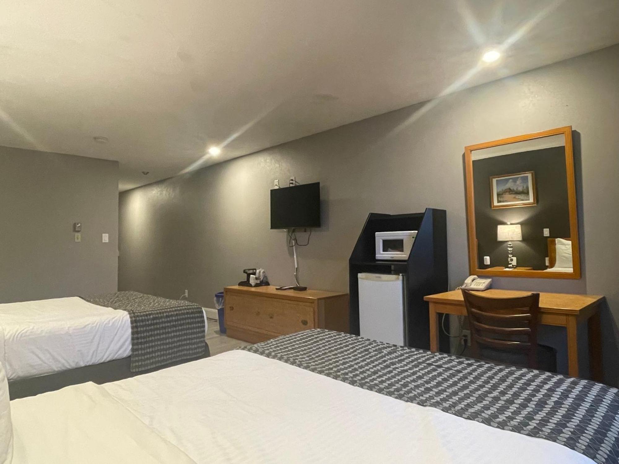 Travelodge By Wyndham Brandon Exteriör bild