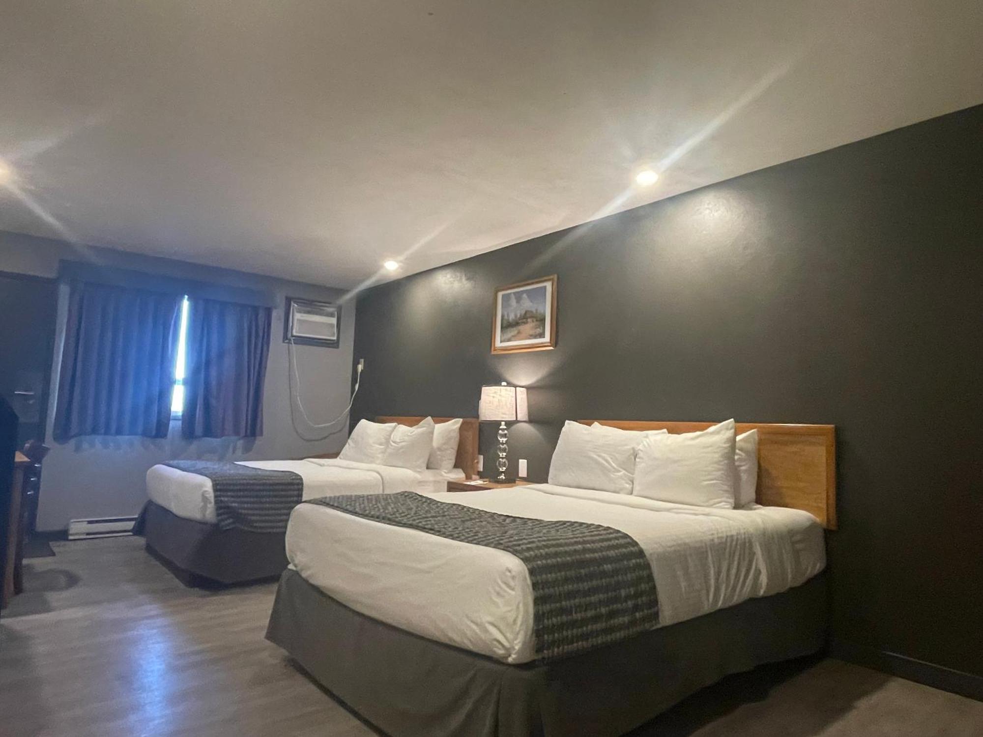 Travelodge By Wyndham Brandon Exteriör bild