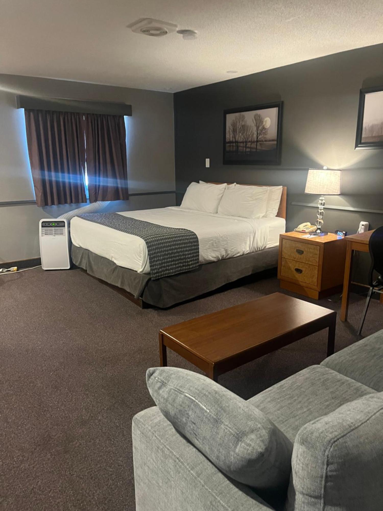 Travelodge By Wyndham Brandon Exteriör bild