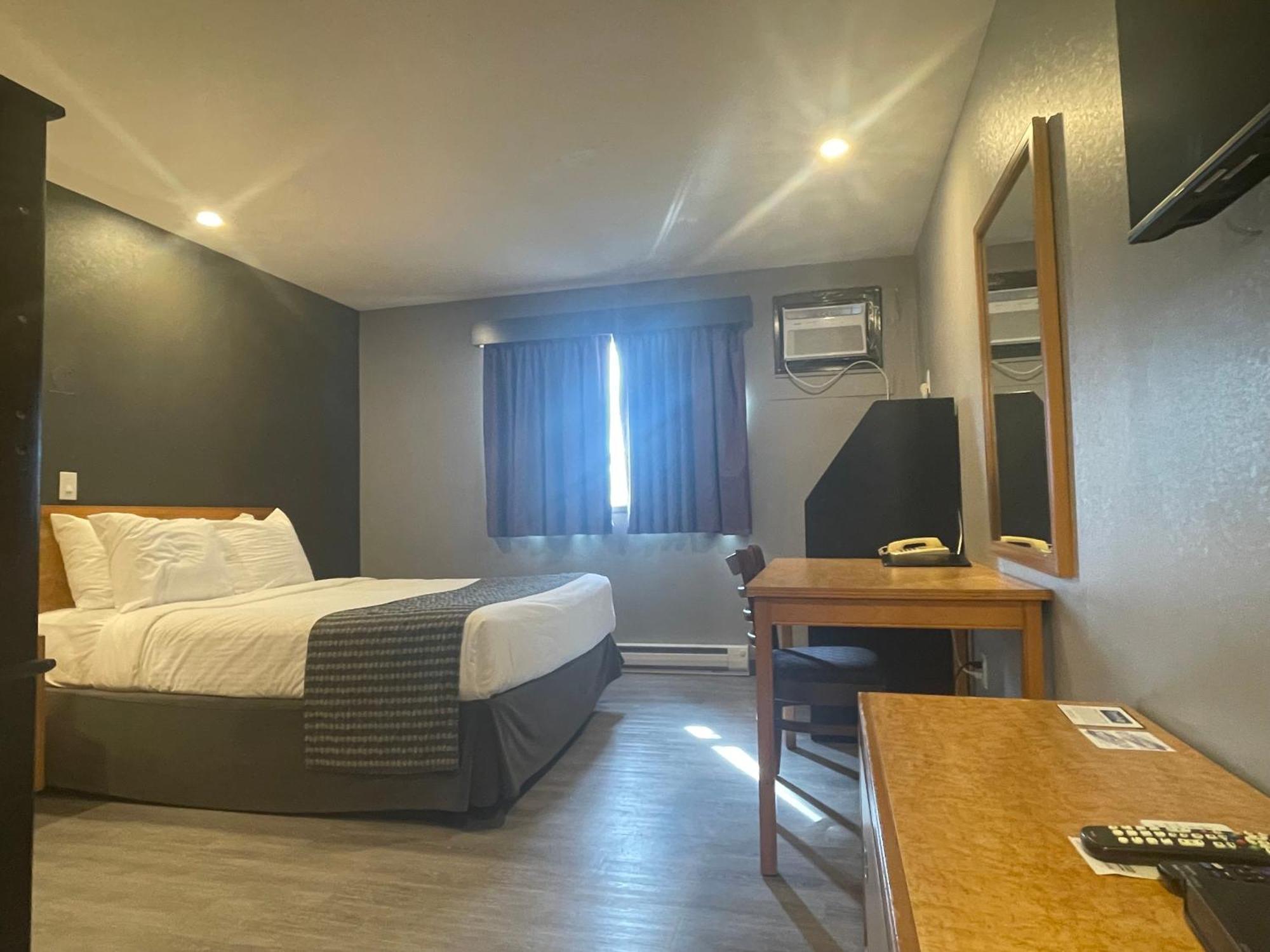 Travelodge By Wyndham Brandon Exteriör bild
