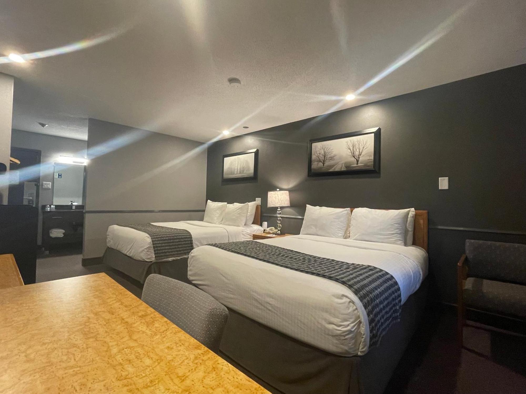 Travelodge By Wyndham Brandon Exteriör bild