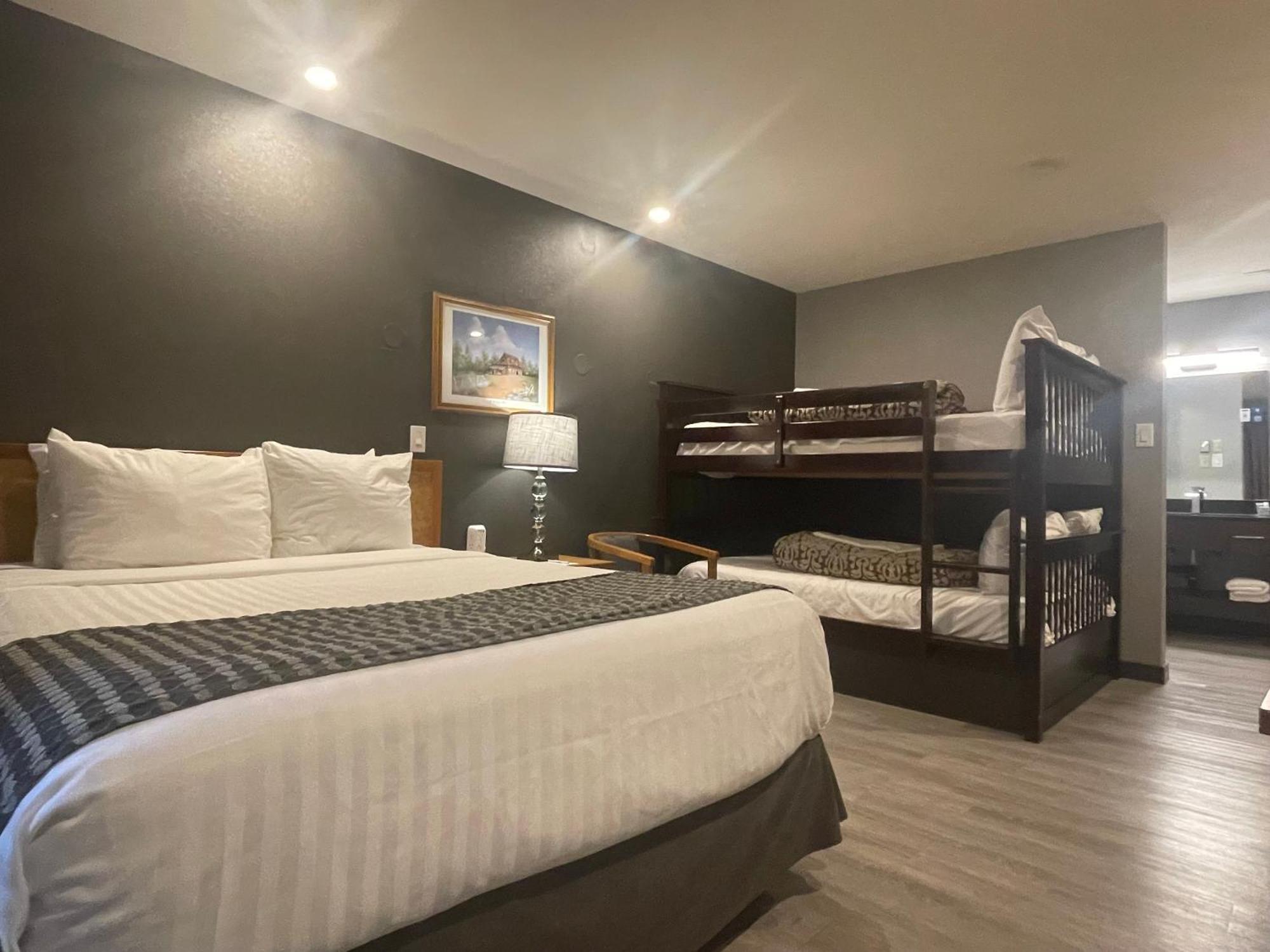 Travelodge By Wyndham Brandon Exteriör bild