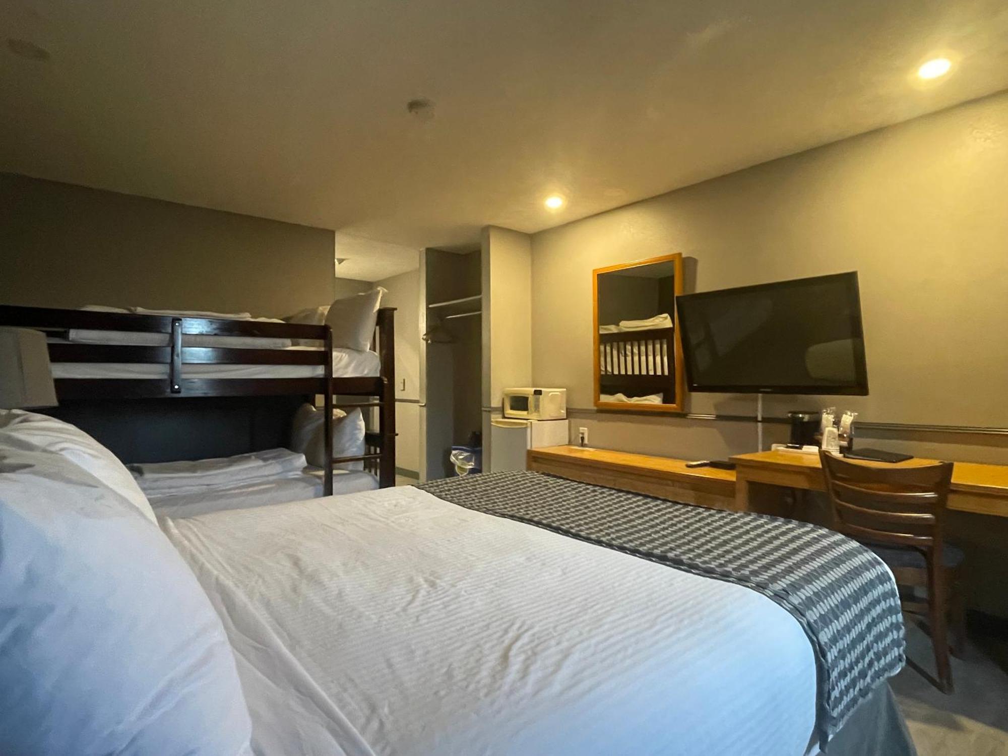 Travelodge By Wyndham Brandon Exteriör bild