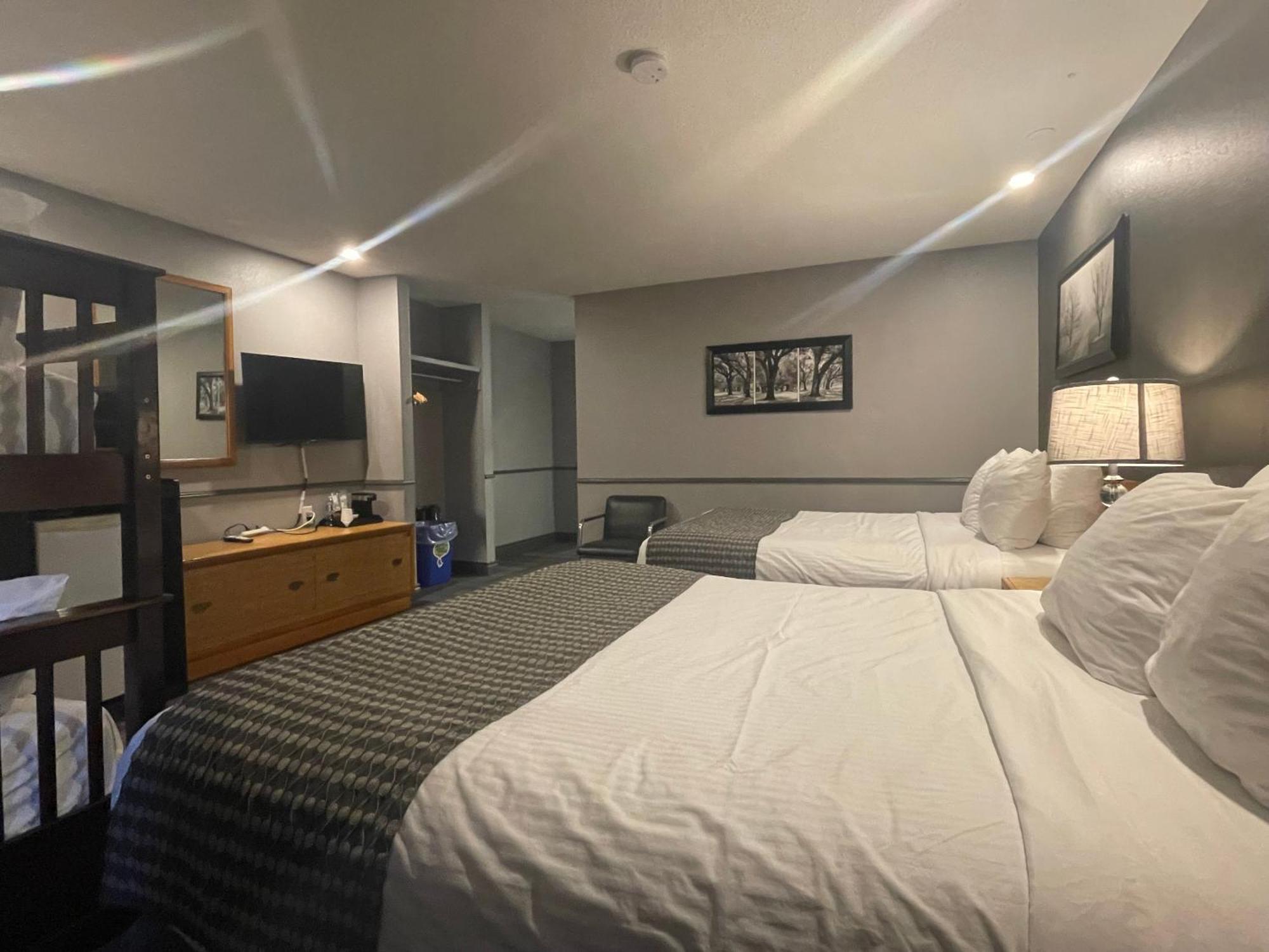 Travelodge By Wyndham Brandon Exteriör bild