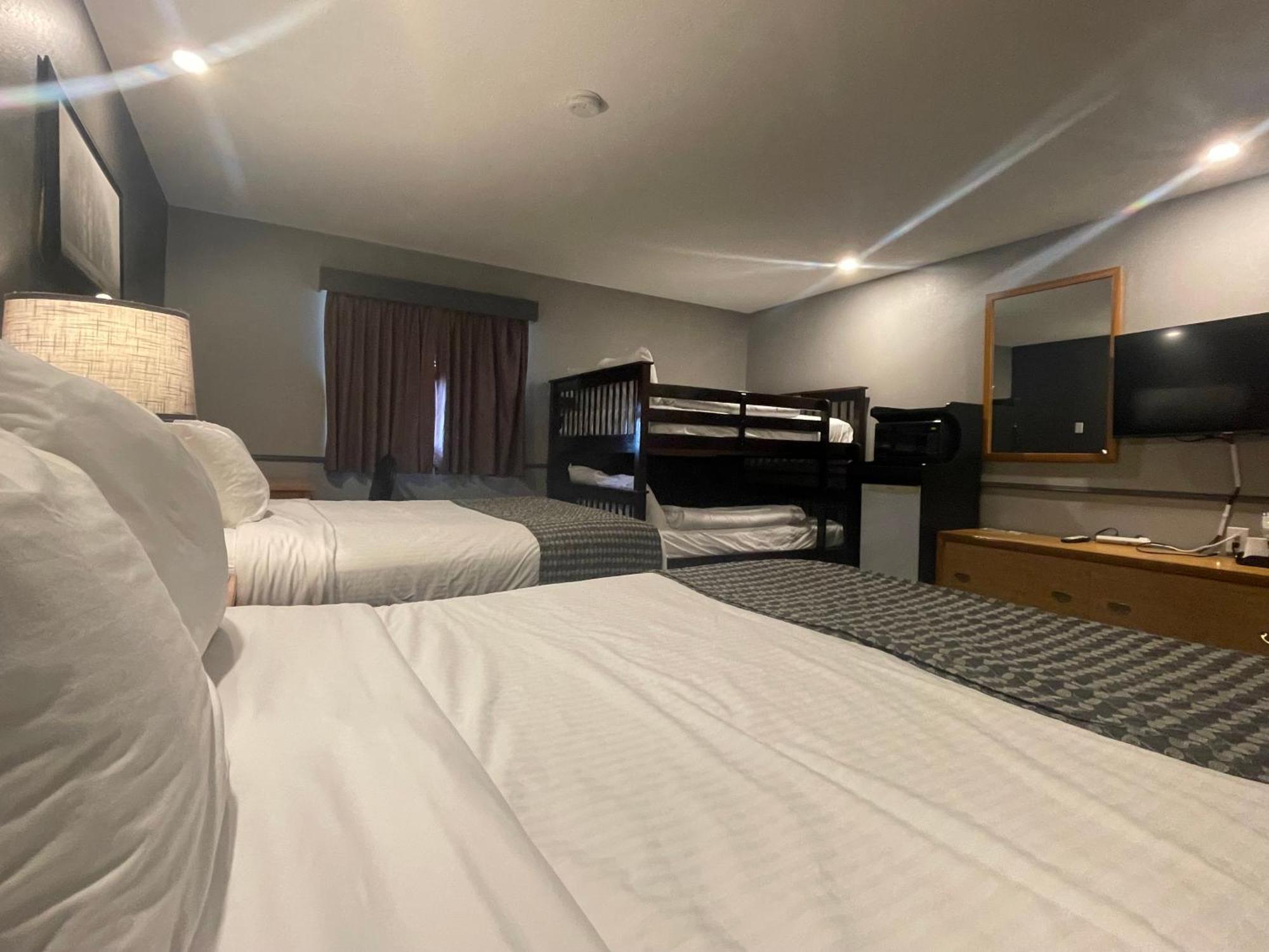 Travelodge By Wyndham Brandon Exteriör bild