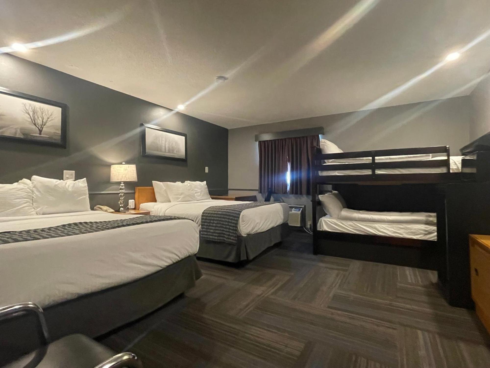 Travelodge By Wyndham Brandon Exteriör bild